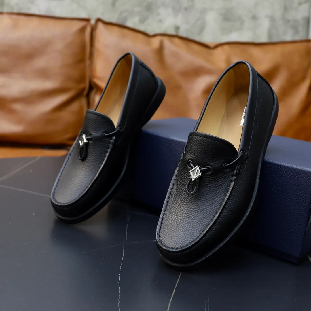 Ex-factory price: 540🙅‍♂️🙅‍♂️🙅‍♂️ Brand: Dior DIOR Standard code: Men's code 38/44 (45 can be customized) Grade: Same as the official website Material: Original cowhide stitching, cowhide lining, original TPU wear-resistant soft outsole Style categories: Leisure and sports version, footwear for driving, young fashion, European and American trends, British style Color: actual picture color